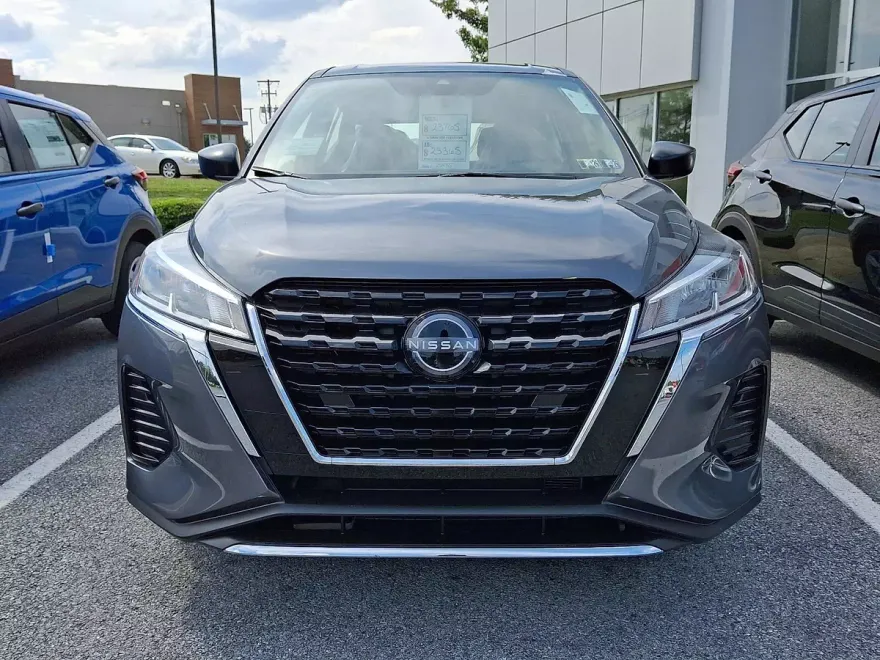 2025 Nissan Kicks Play S photo 1