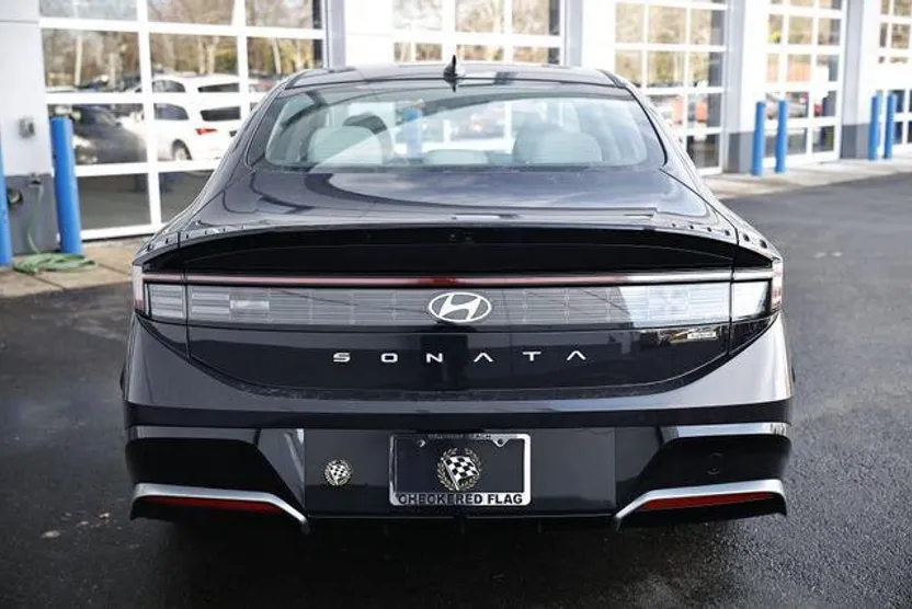 2025 Hyundai Sonata Hybrid SEL photo 1