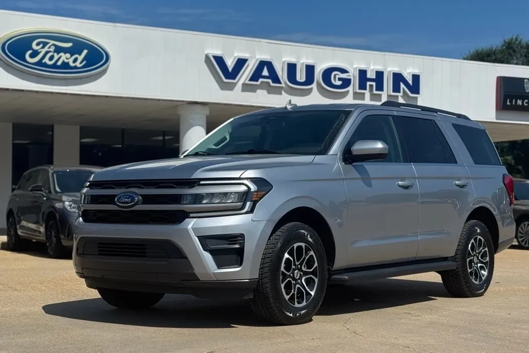 2024 Ford Expedition XLT photo 1