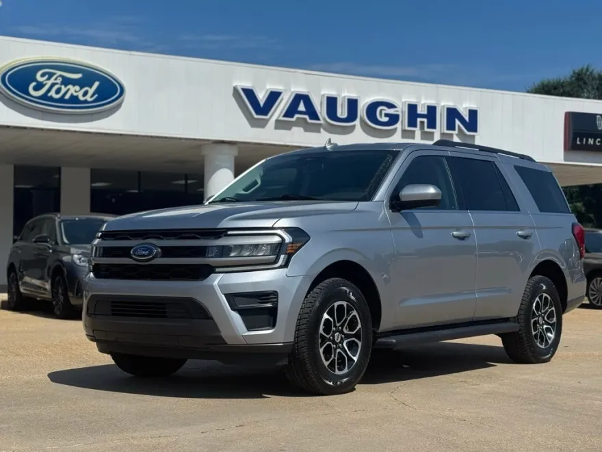 2024 Ford Expedition XLT photo 1