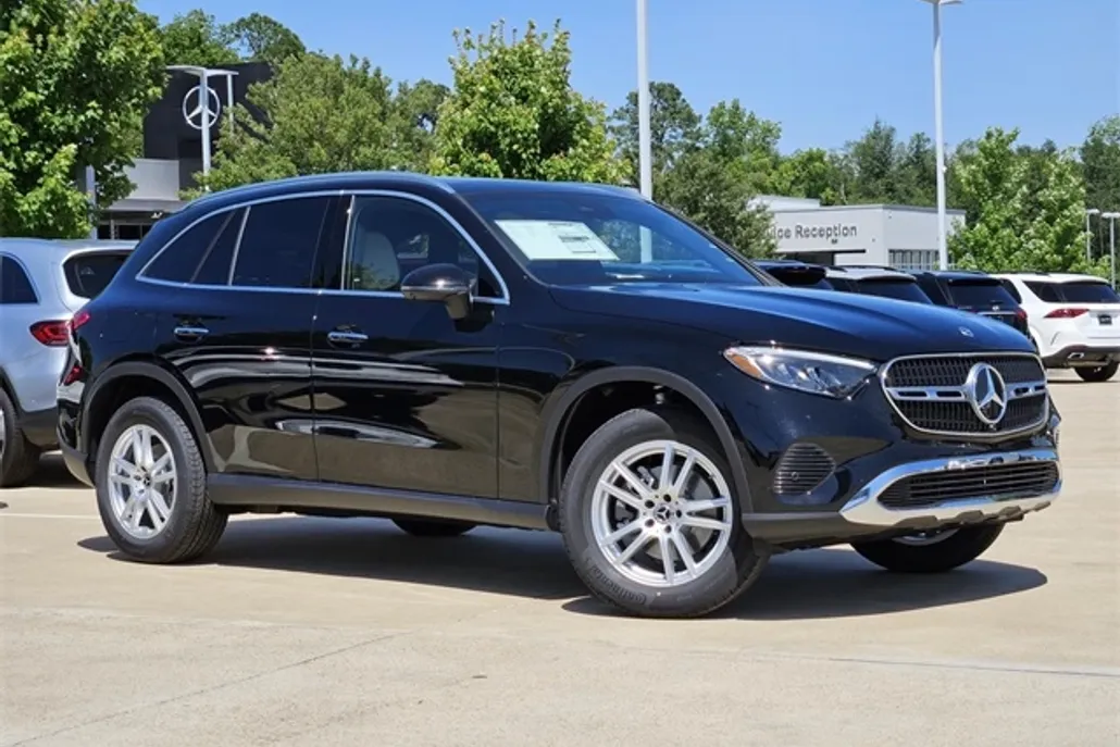 2025 Mercedes Benz GLC 300 4MATIC photo 1