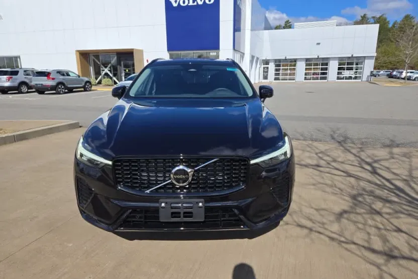 2025 Volvo XC60 B5 Plus photo 1
