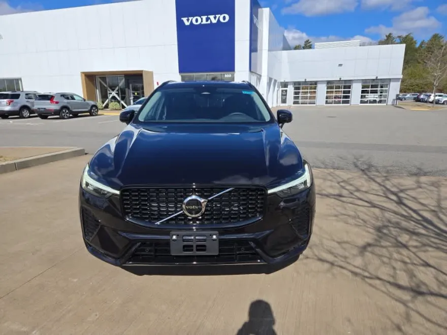 2025 Volvo XC60 B5 Plus photo 1