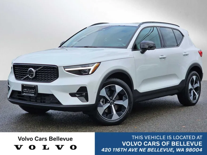 2025 Volvo XC40 Plus photo 1