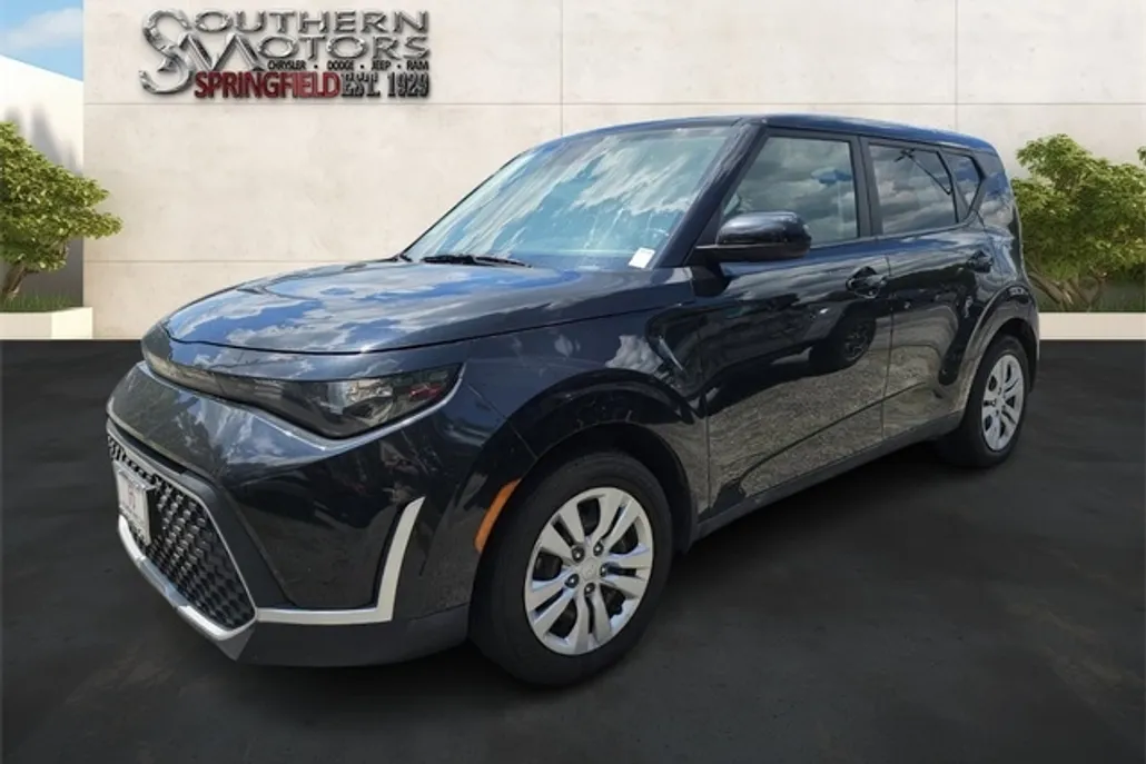 2023 Kia Soul LX photo 1