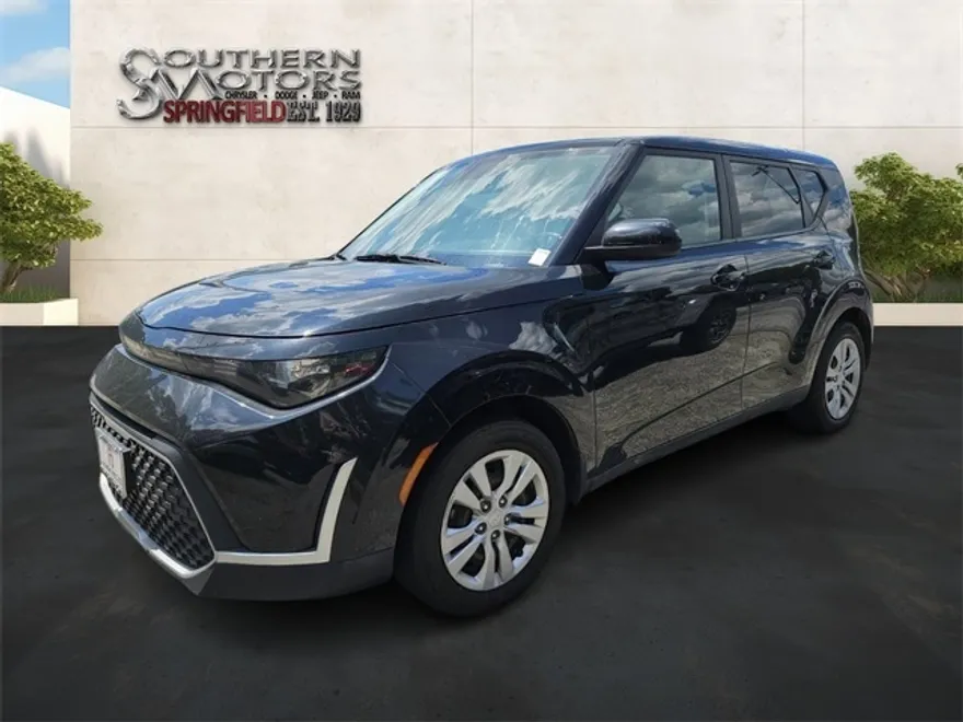 2023 Kia Soul LX photo 1