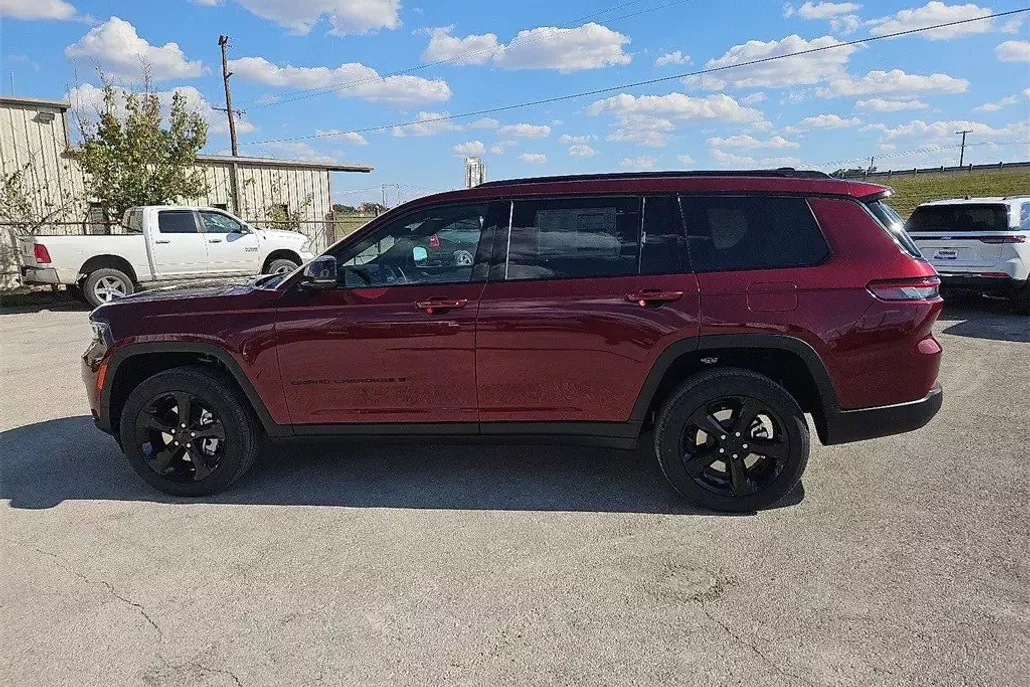 2025 Jeep Grand Cherokee Limited photo 1
