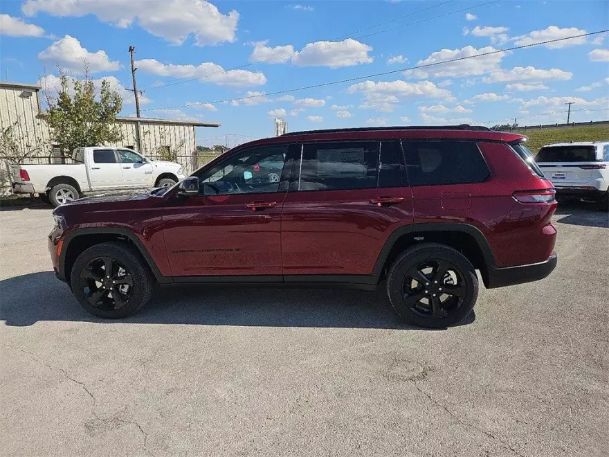 2025 Jeep Grand Cherokee Limited photo 1