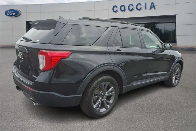 2022 Ford Explorer XLT photo 1
