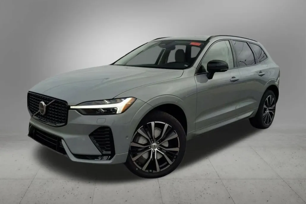 2025 Volvo XC60 Plus B5 photo 1