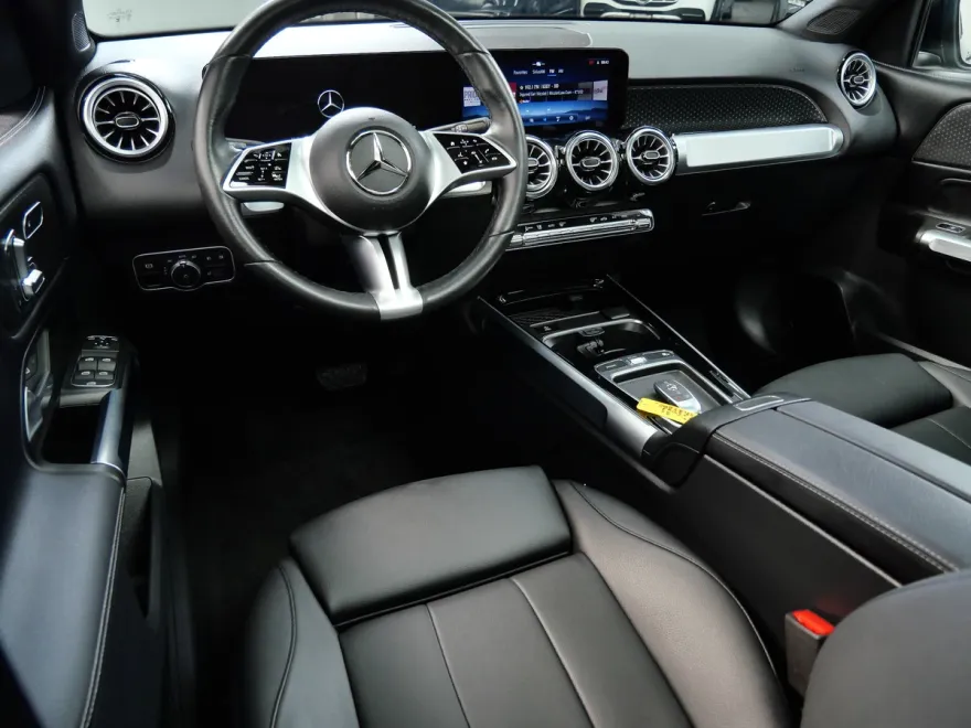 2024 Mercedes Benz GLB 4MATIC 250 photo 1