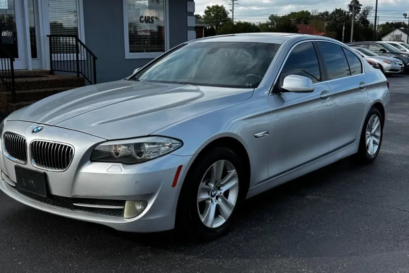 2011 Bmw 528i 5-series photo 1