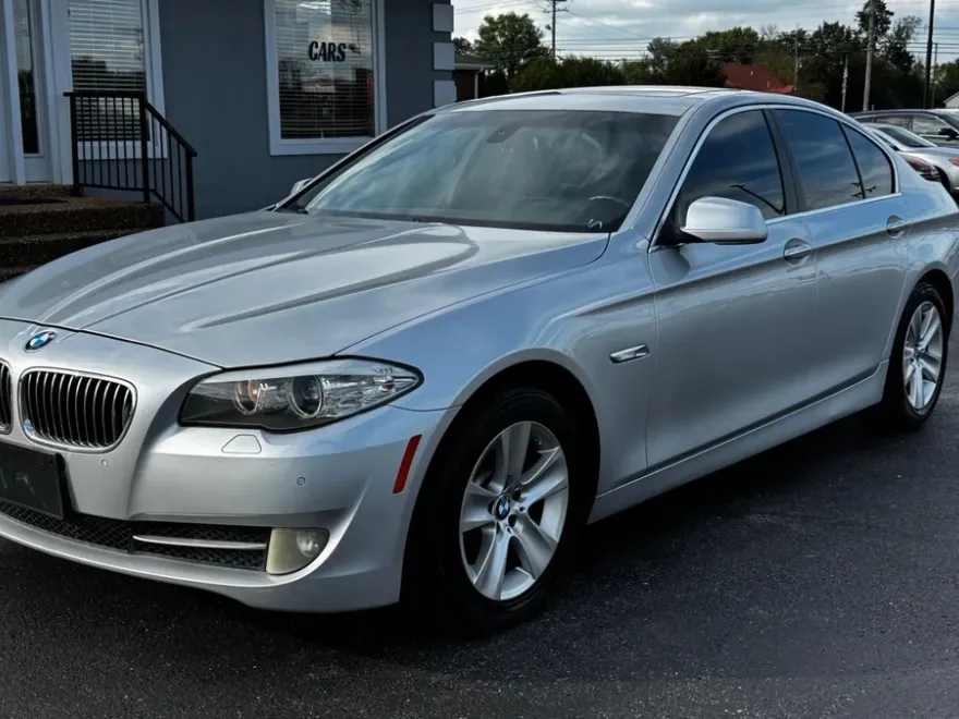 2011 Bmw 528i 5-series photo 1