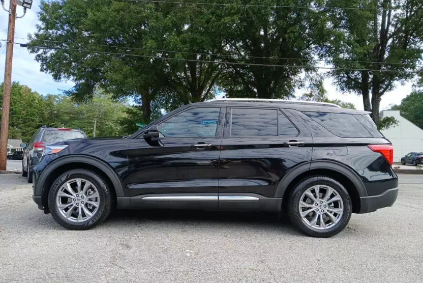 2020 Ford Explorer Limited photo 1
