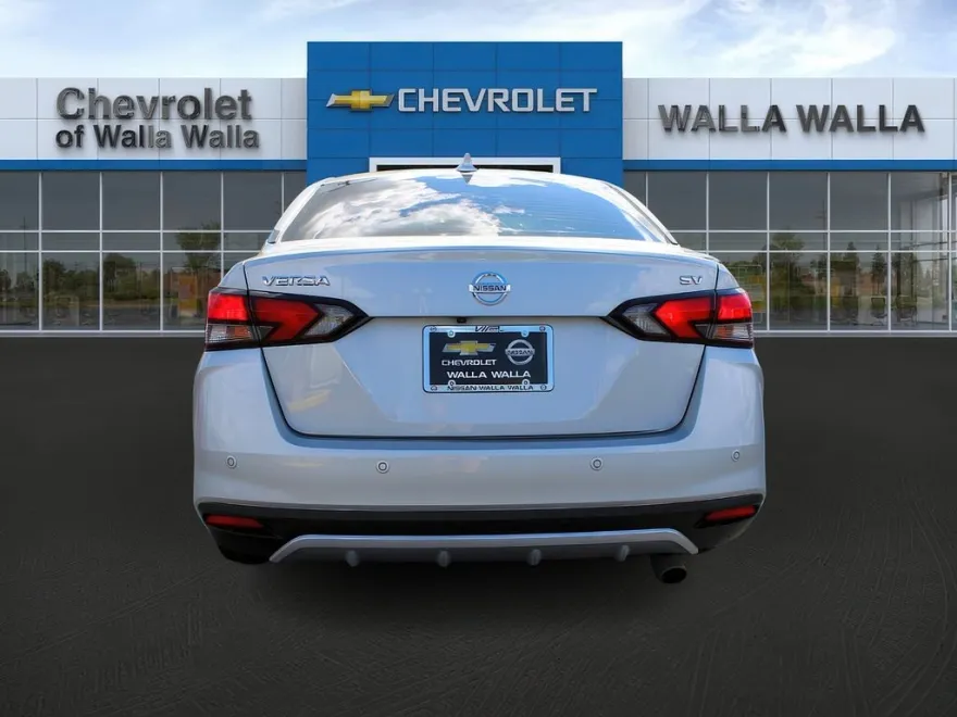 2020 Nissan Versa SV photo 6