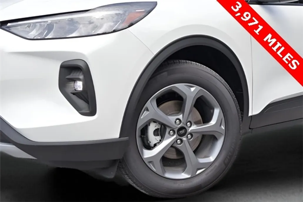 2025 Ford Escape ST-Line Select photo 1