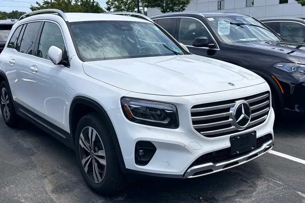 2025 Mercedes Benz GLB 250 4MATIC photo 1