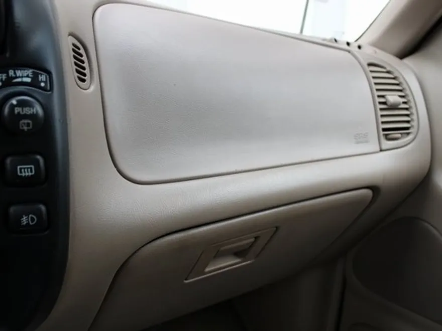 2000 Ford Explorer Eddie Bauer photo 1
