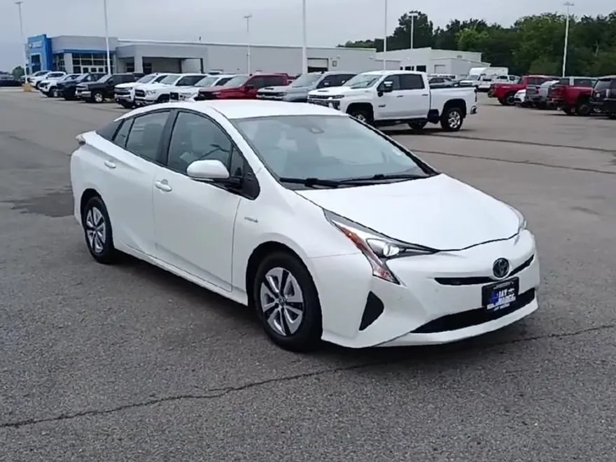 2018 Toyota Prius Four photo 1