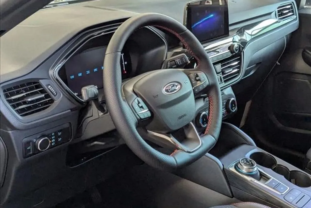 2025 Ford Escape ST-Line photo 1