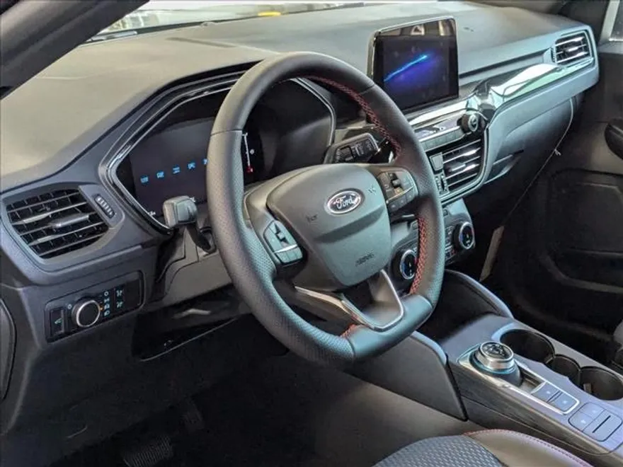 2025 Ford Escape ST-Line photo 1