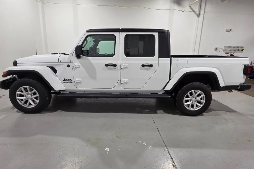 2023 Jeep Gladiator Sport S photo 1