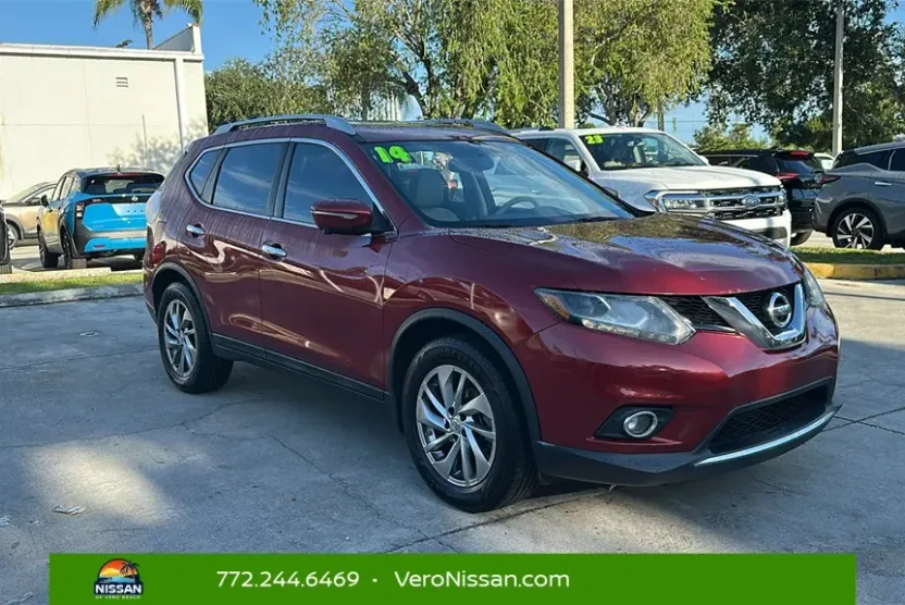 2014 Nissan Rogue SL photo 1