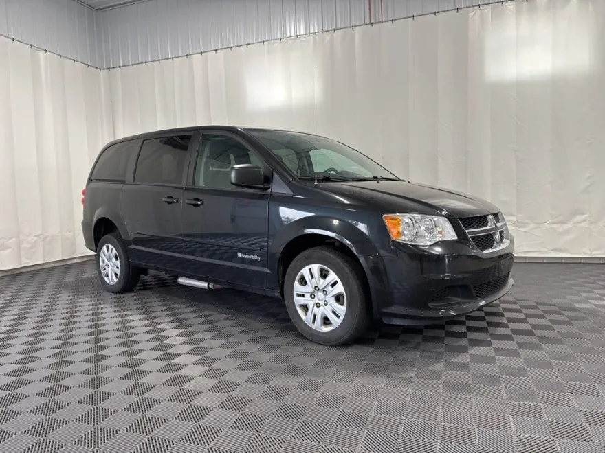 2017 Dodge Grand Caravan SE photo 1