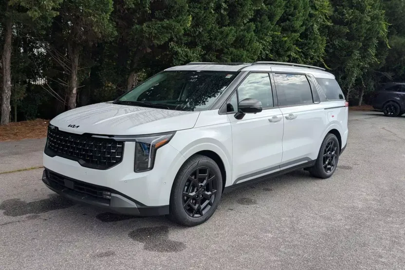 2026 Kia Carnival SX photo 1