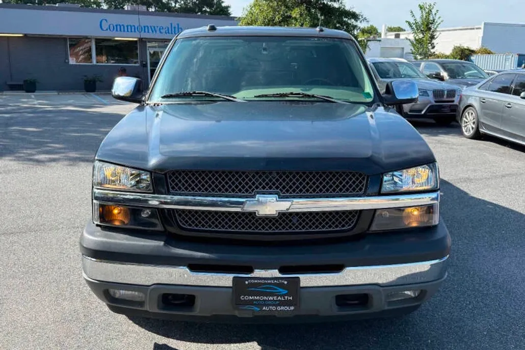 2005 Chevrolet Avalanche LS photo 1
