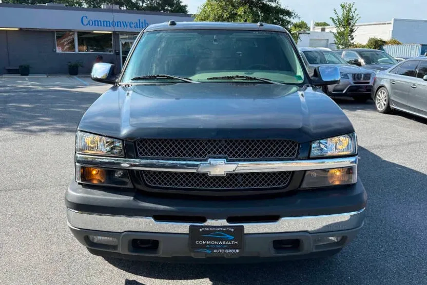 2005 Chevrolet Avalanche LS photo 1