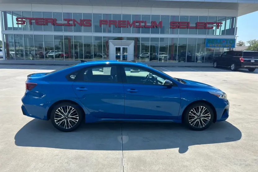 2023 Kia Forte GT-Line photo 1