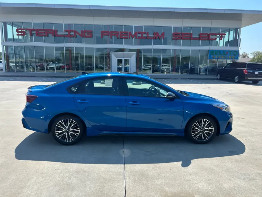 2023 Kia Forte GT-Line photo 1