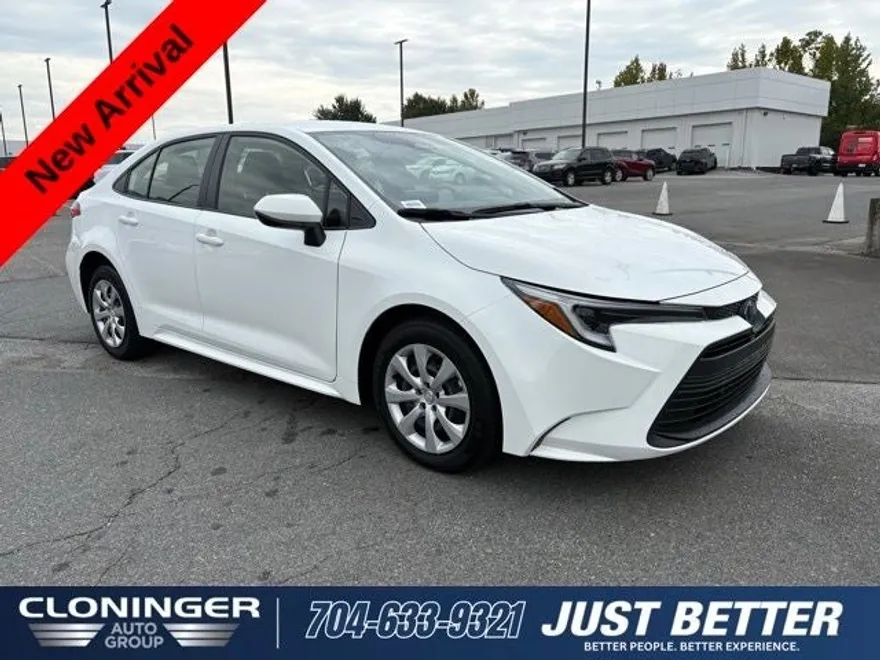 2025 Toyota Corolla Hybrid LE photo 1