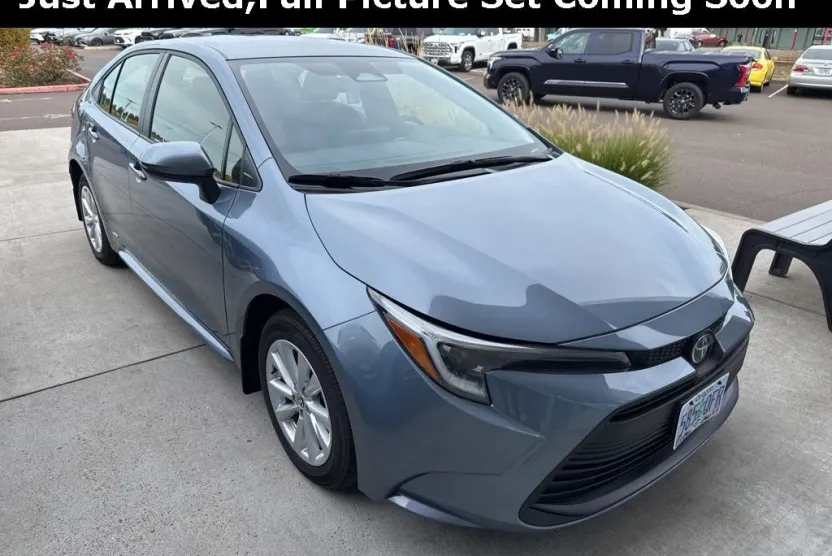 2025 Toyota Corolla Hybrid LE photo 1