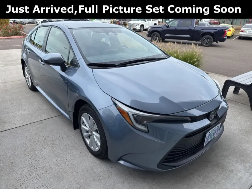 2025 Toyota Corolla Hybrid LE photo 1