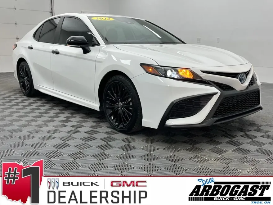 2022 Toyota Camry SE Hybrid photo 1