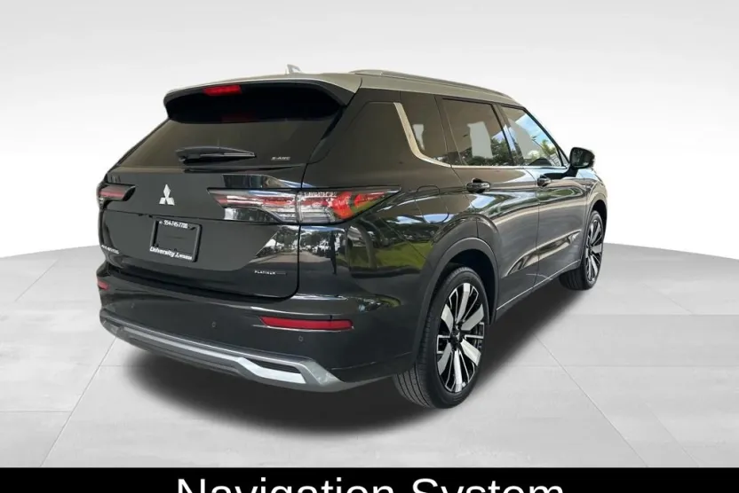 2025 Mitsubishi Outlander SEL photo 1