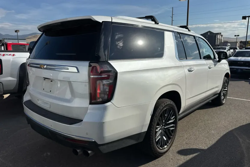 2021 Chevrolet Suburban High Country photo 1