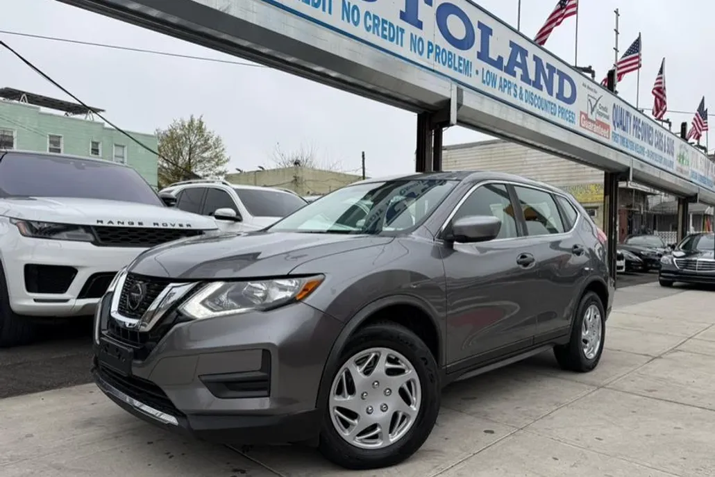 2018 Nissan Rogue AWD S photo 1