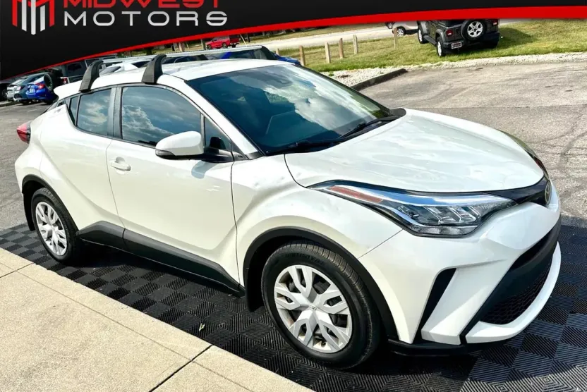 2021 Toyota C-HR LE photo 1