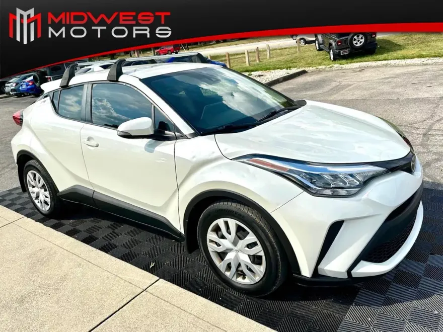 2021 Toyota C-HR LE photo 1