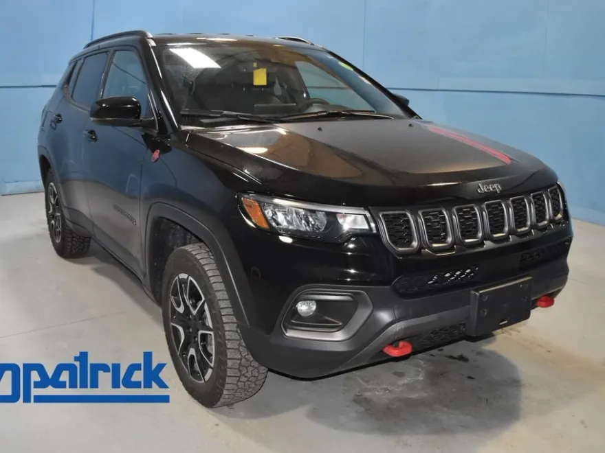 2024 Jeep Compass Trailhawk photo 1