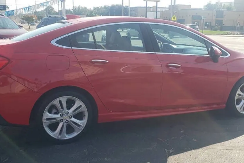 2016 Chevrolet Cruze Premier photo 1