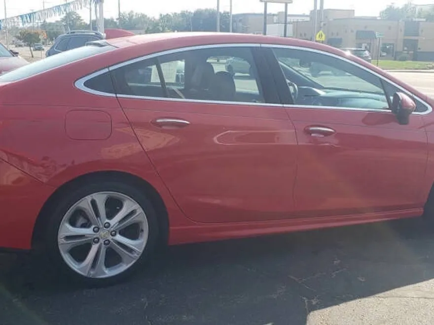 2016 Chevrolet Cruze Premier photo 1
