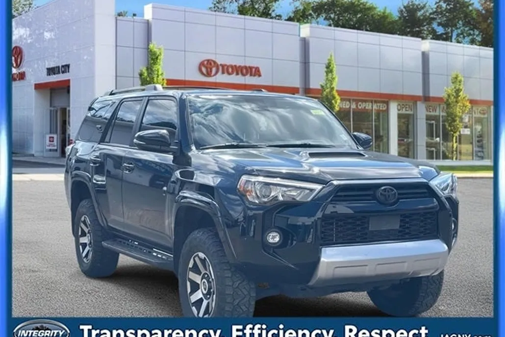 2023 Toyota 4Runner TRD Off-Road Premium photo 1