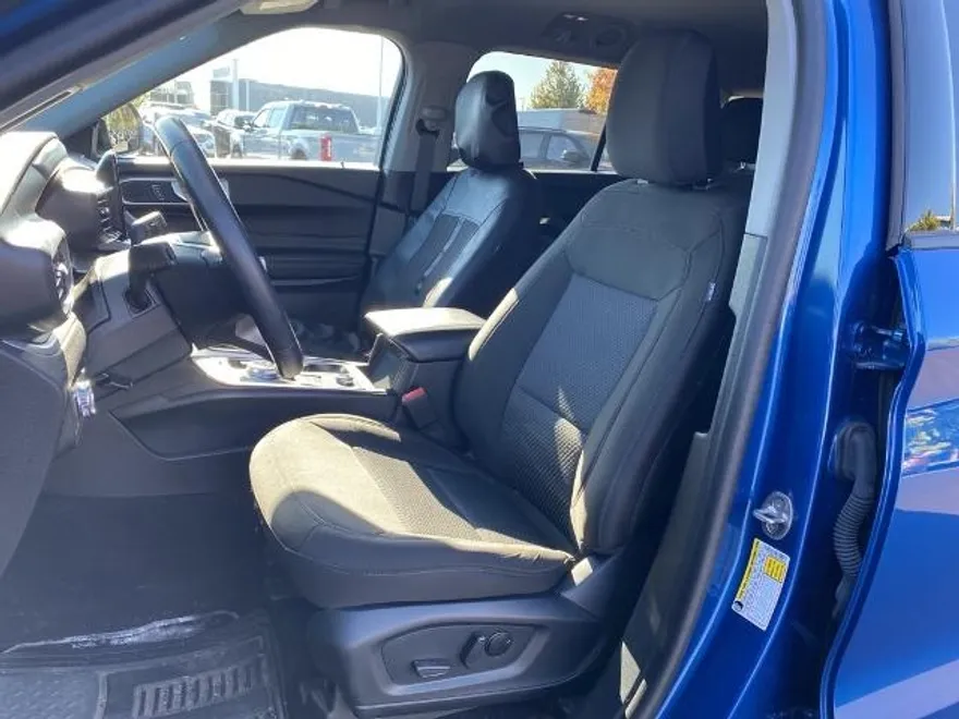 2023 Ford Explorer XLT photo 1