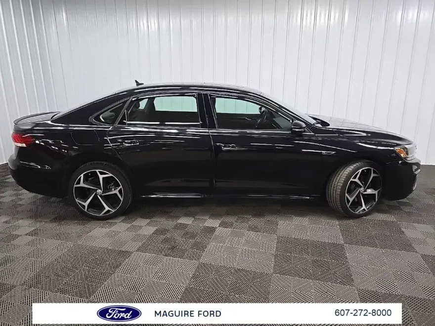 2020 Volkswagen Passat 2.0T R-Line photo 1