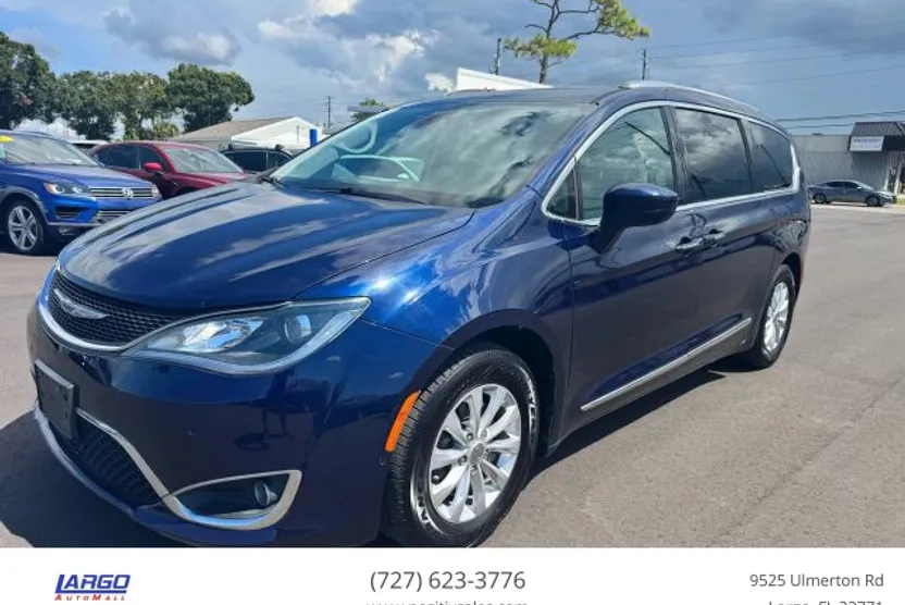2018 Chrysler Pacifica Touring L photo 1