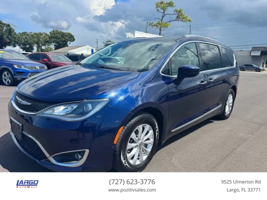 2018 Chrysler Pacifica Touring L photo 1